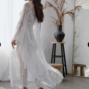 In Bloom Women's Scalloped Lace Robe